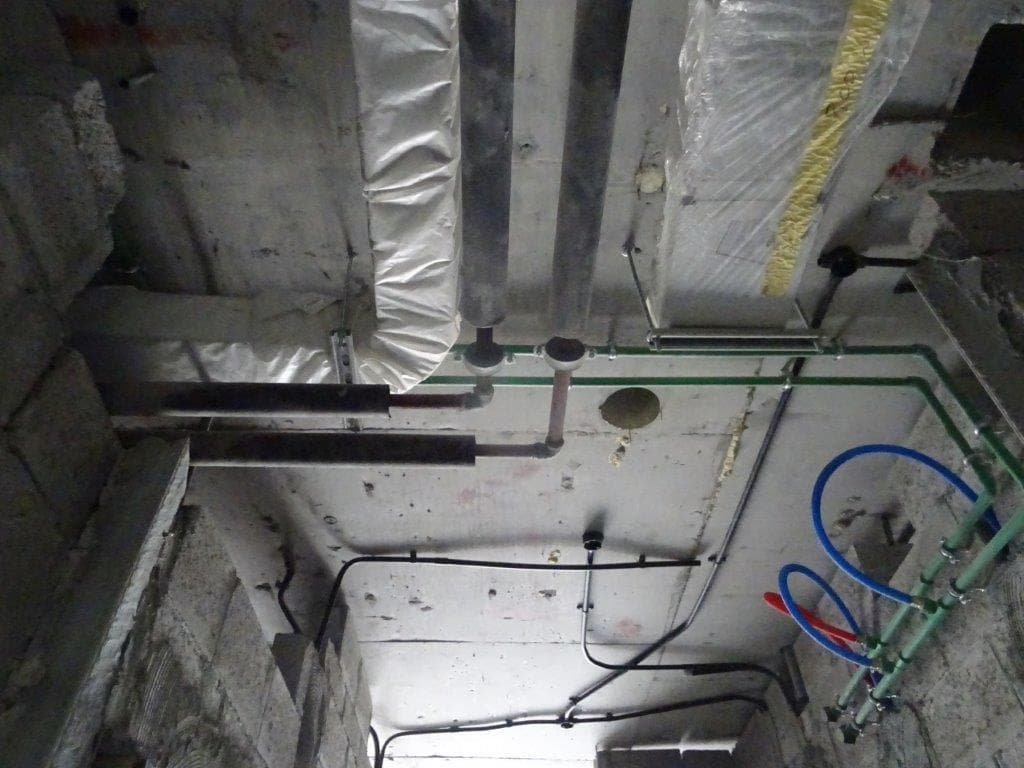Riviera 42 - Construction