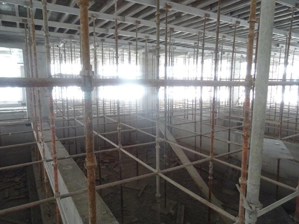 Riviera 43 - Construction