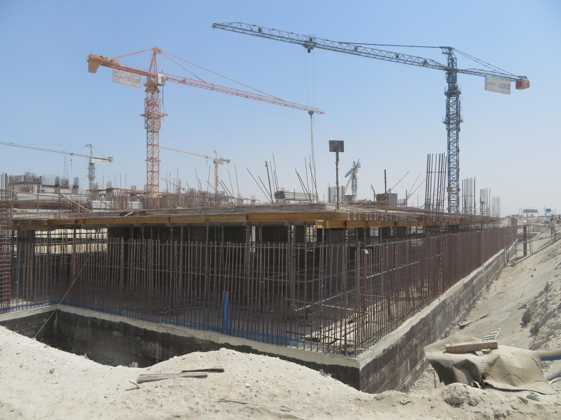 Riviera 32 - Construction