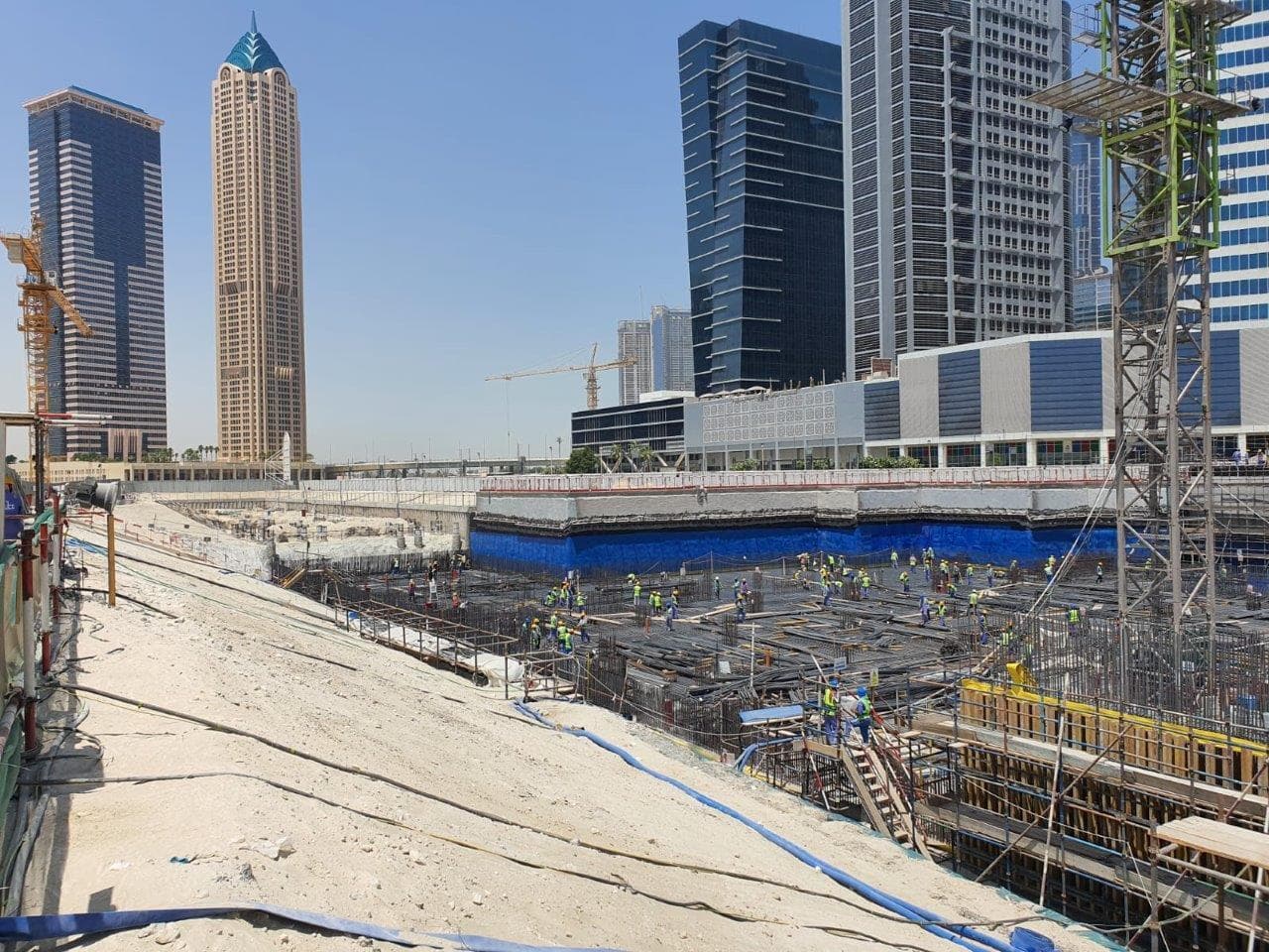 Peninsula One - Construction