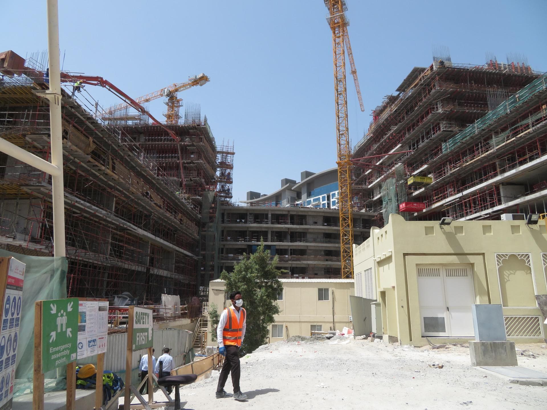 Seven Hotel And Apartments The Palm - Construction
