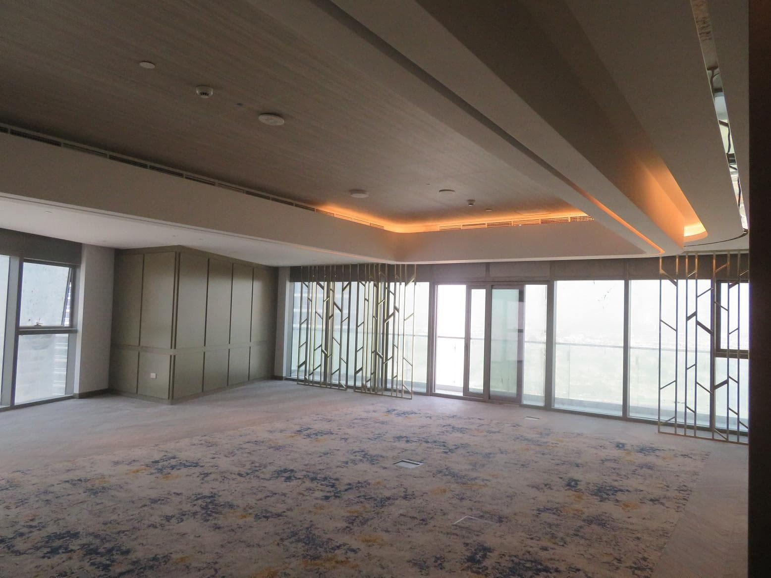 Paramount Tower Hotel & Residences - Construction