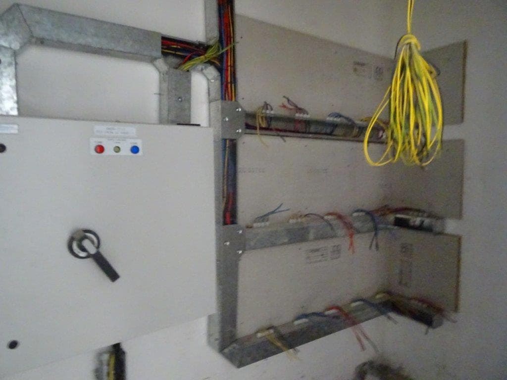 Riviera 32 - Construction