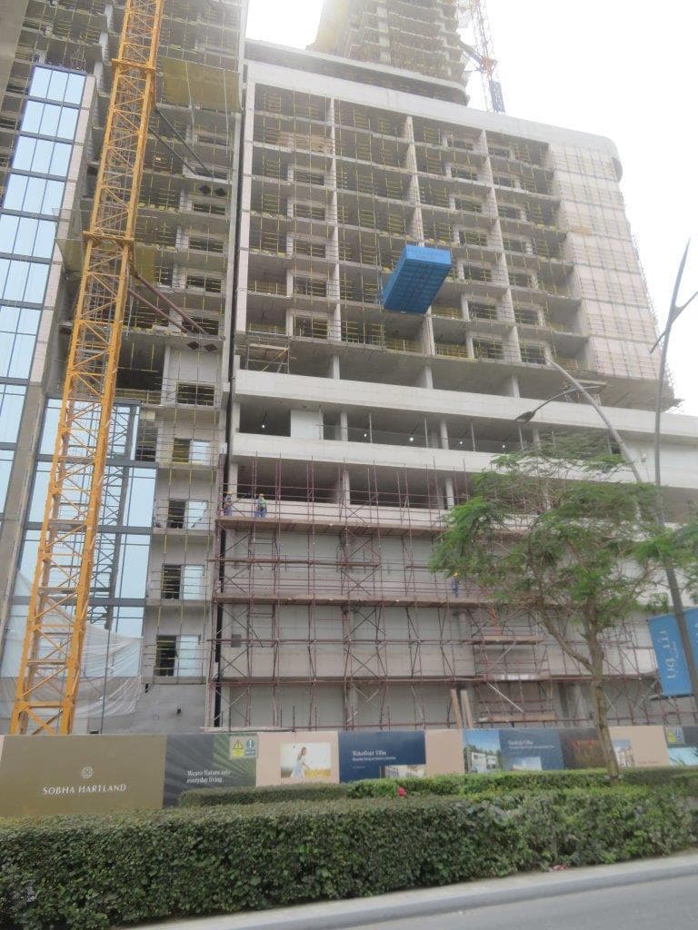 The Crest - Construction