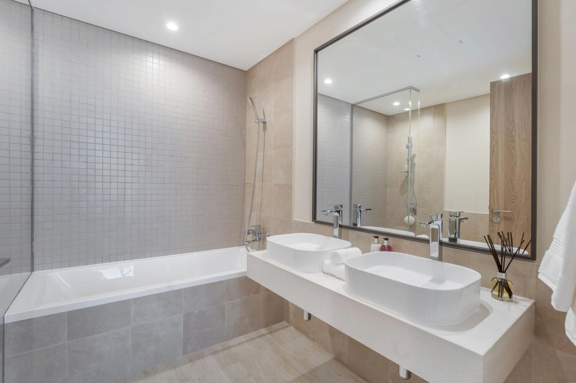 1 Residences - Finishing