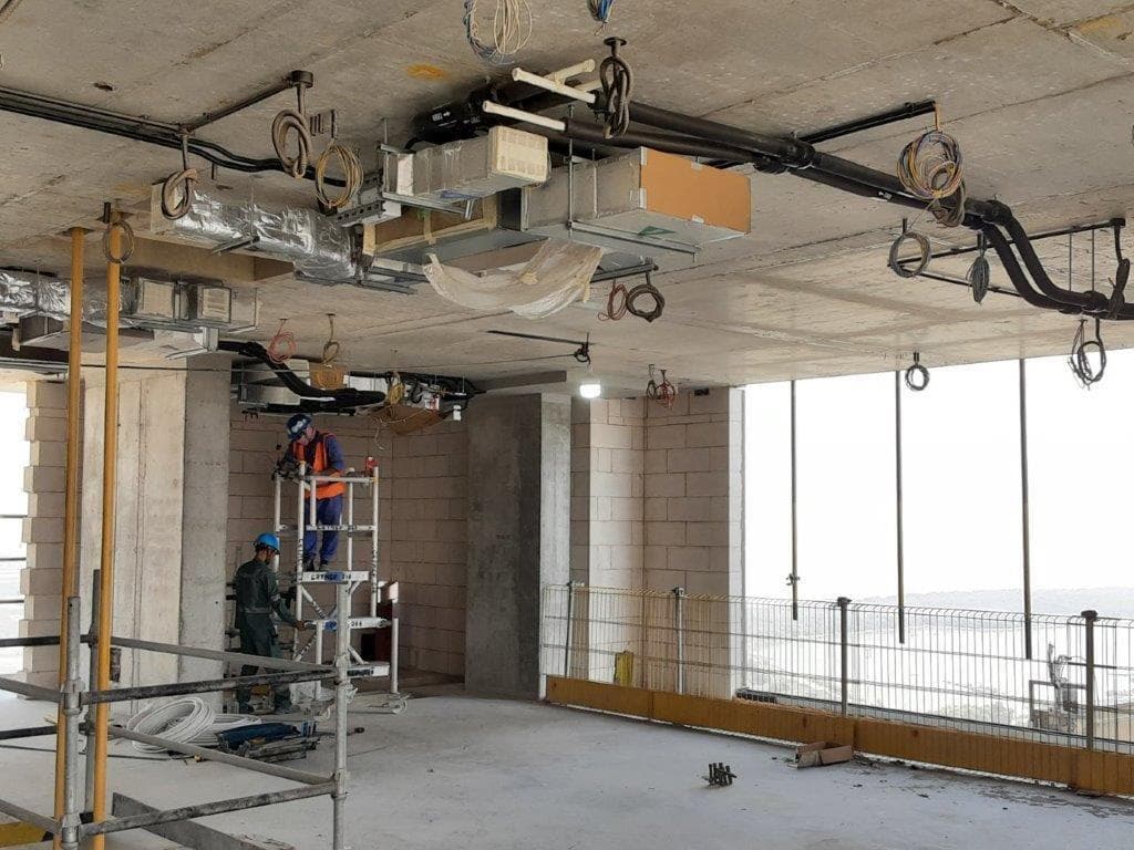 The Crest - Construction