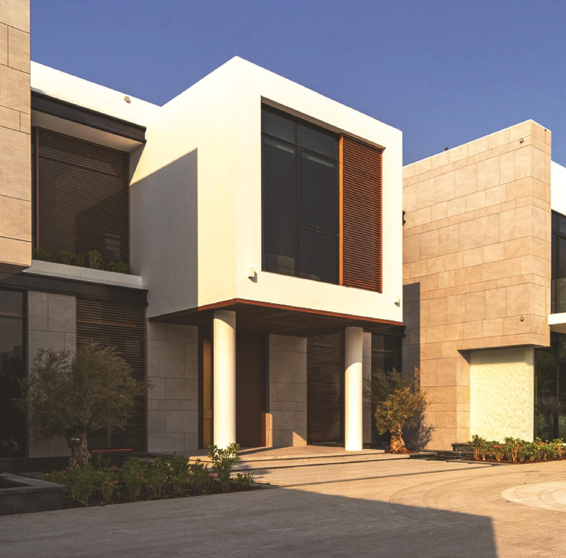 R9 Mansion - Фото