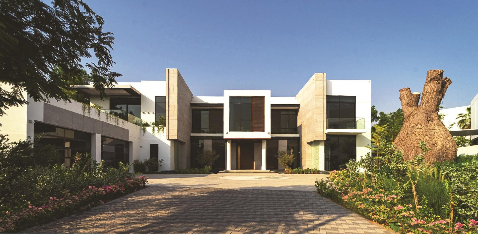 R9 Mansion - Фото