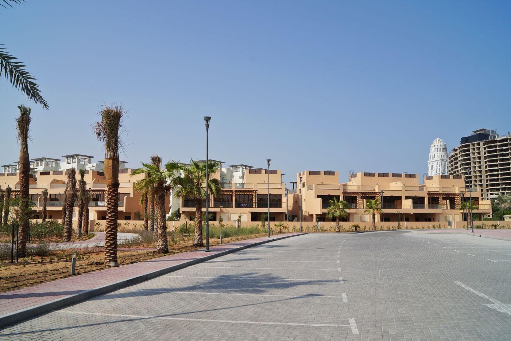 Townhouses At Jumeirah Islands - Photos