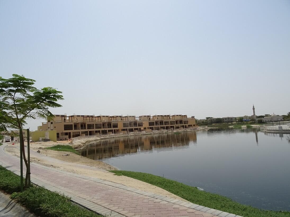 Townhouses At Jumeirah Islands - Construction