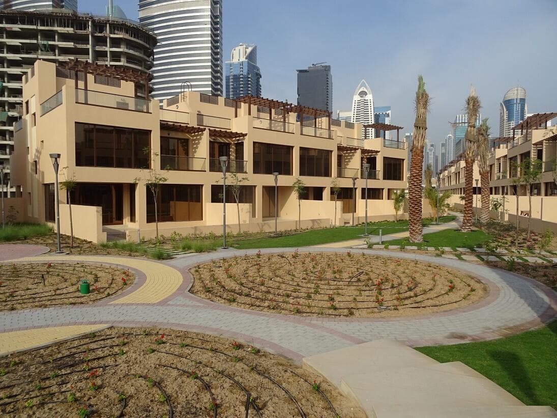Townhouses At Jumeirah Islands - Construction