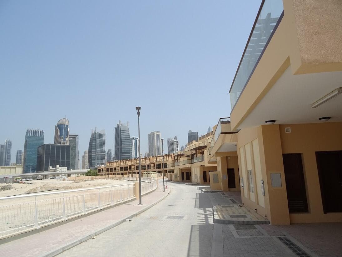 Townhouses At Jumeirah Islands - Construction