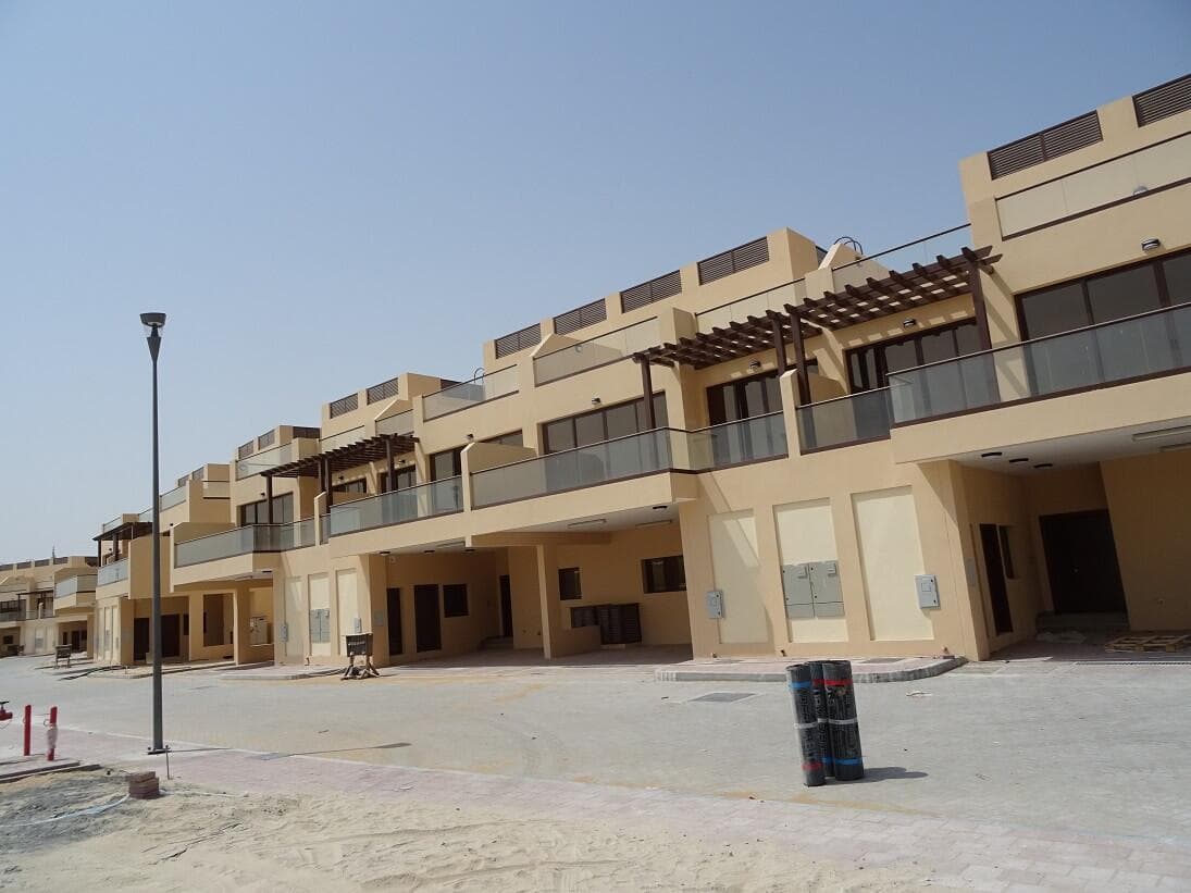 Townhouses At Jumeirah Islands - Construction