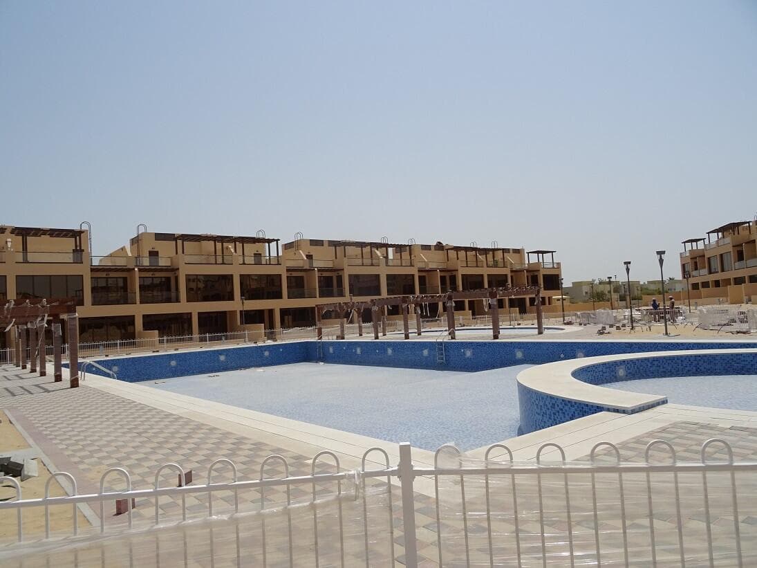 Townhouses At Jumeirah Islands - Construction