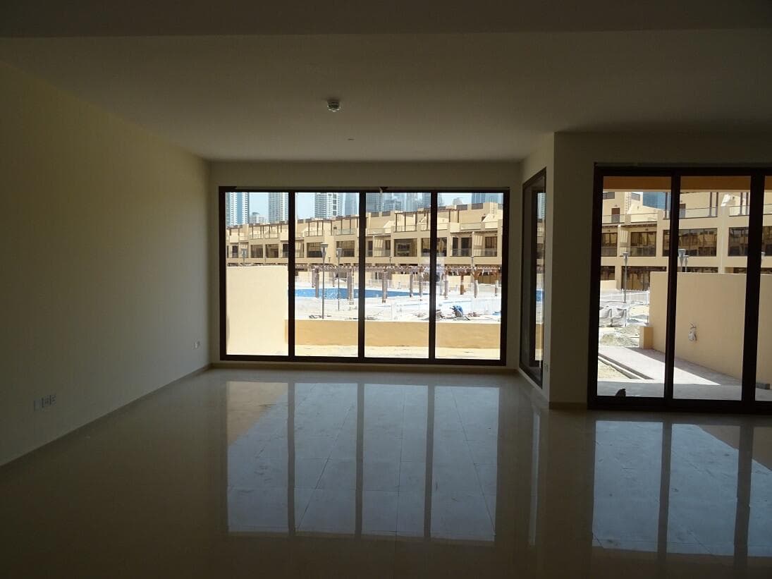 Townhouses At Jumeirah Islands - Construction