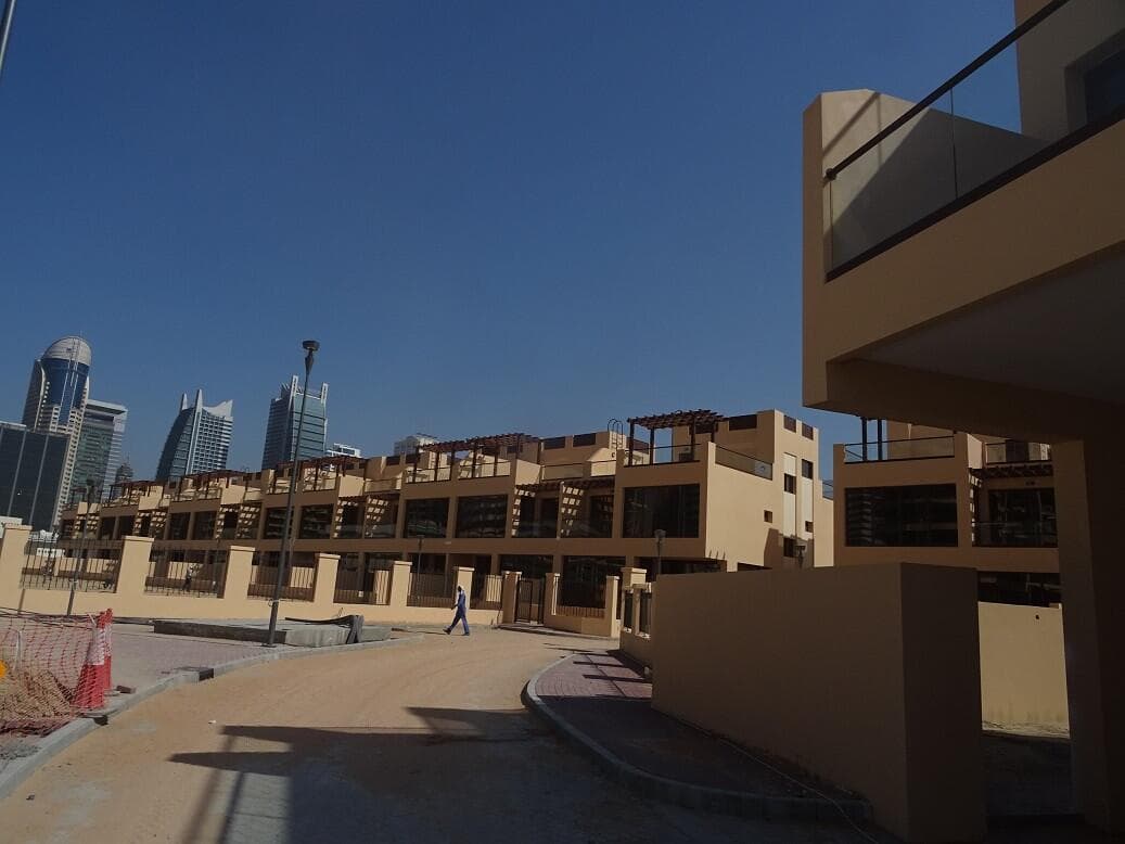 Townhouses At Jumeirah Islands - Construction