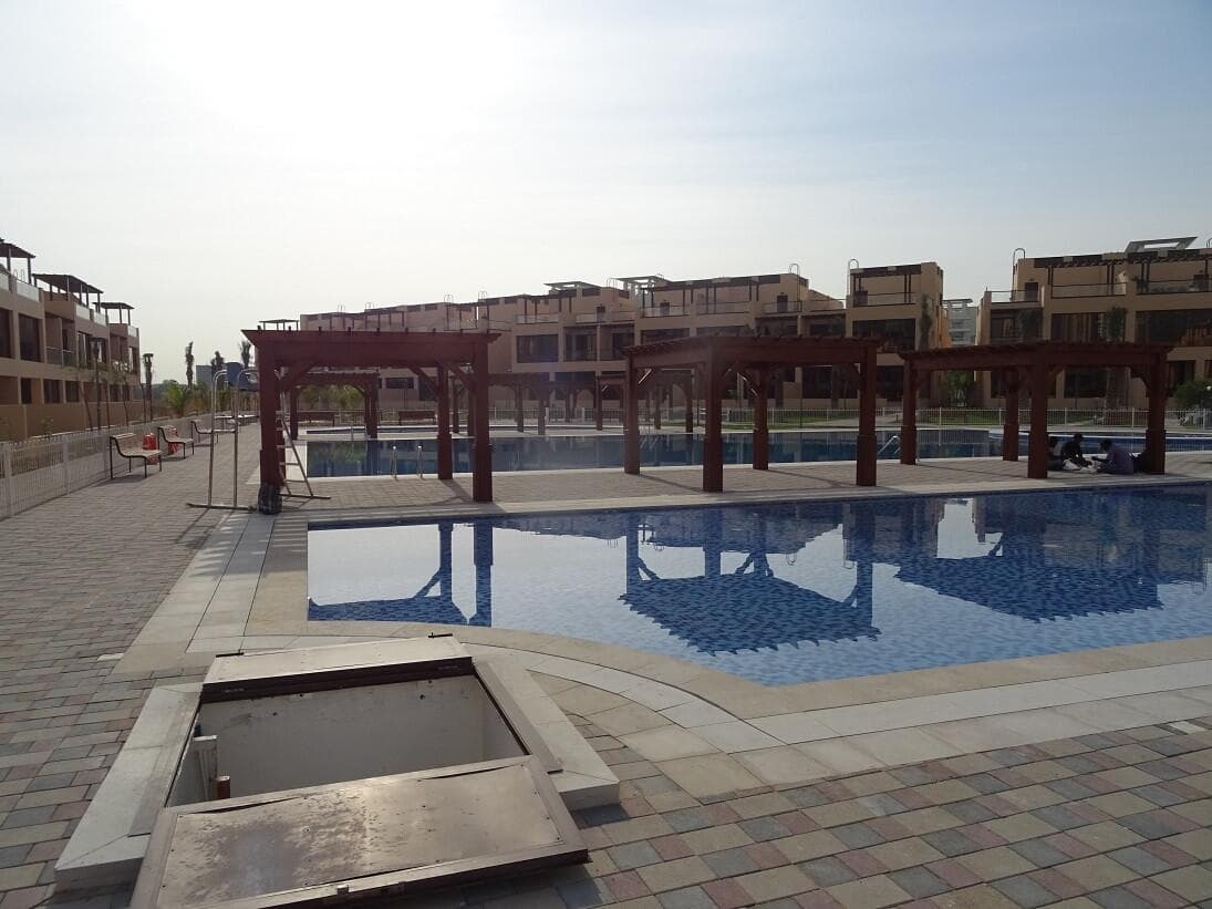 Townhouses At Jumeirah Islands - Construction
