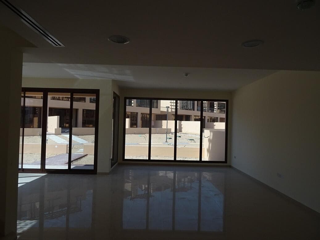 Townhouses At Jumeirah Islands - Construction