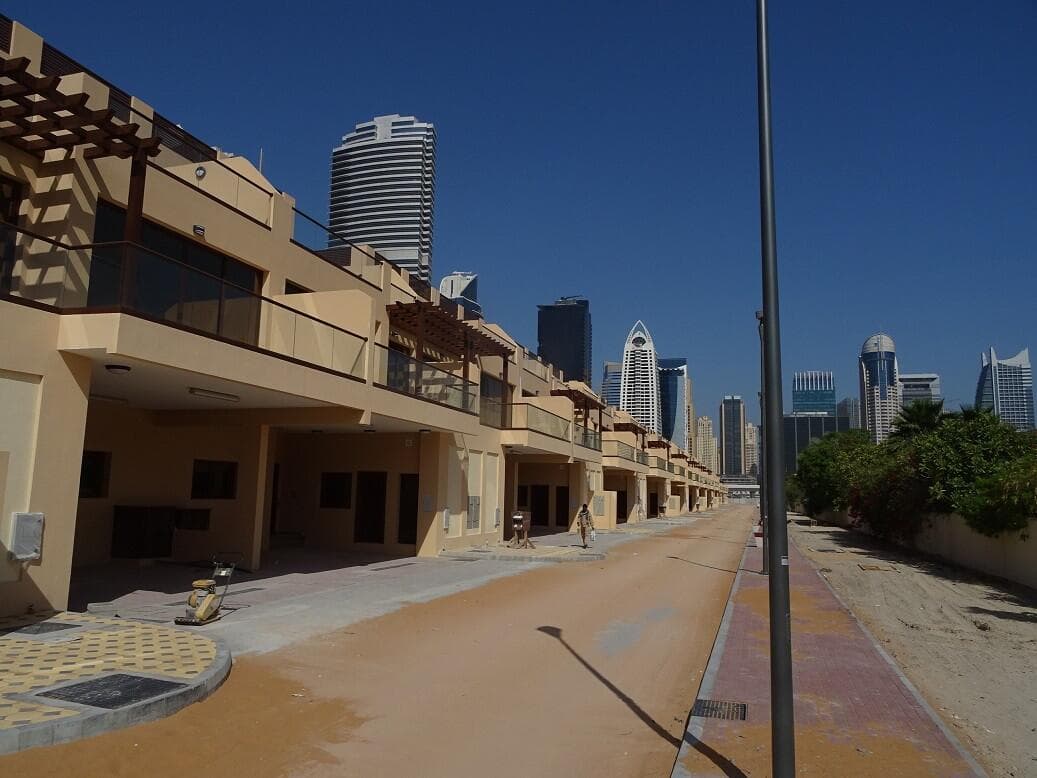 Townhouses At Jumeirah Islands - Construction