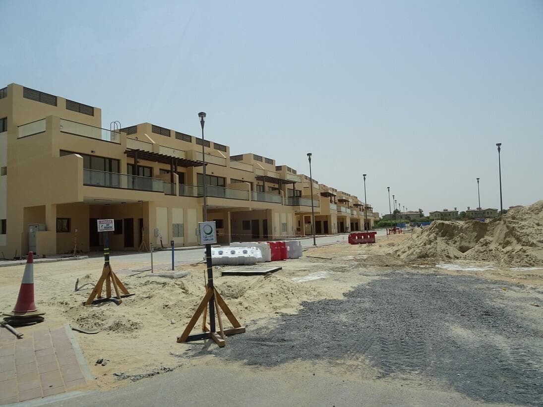 Townhouses At Jumeirah Islands - Construction
