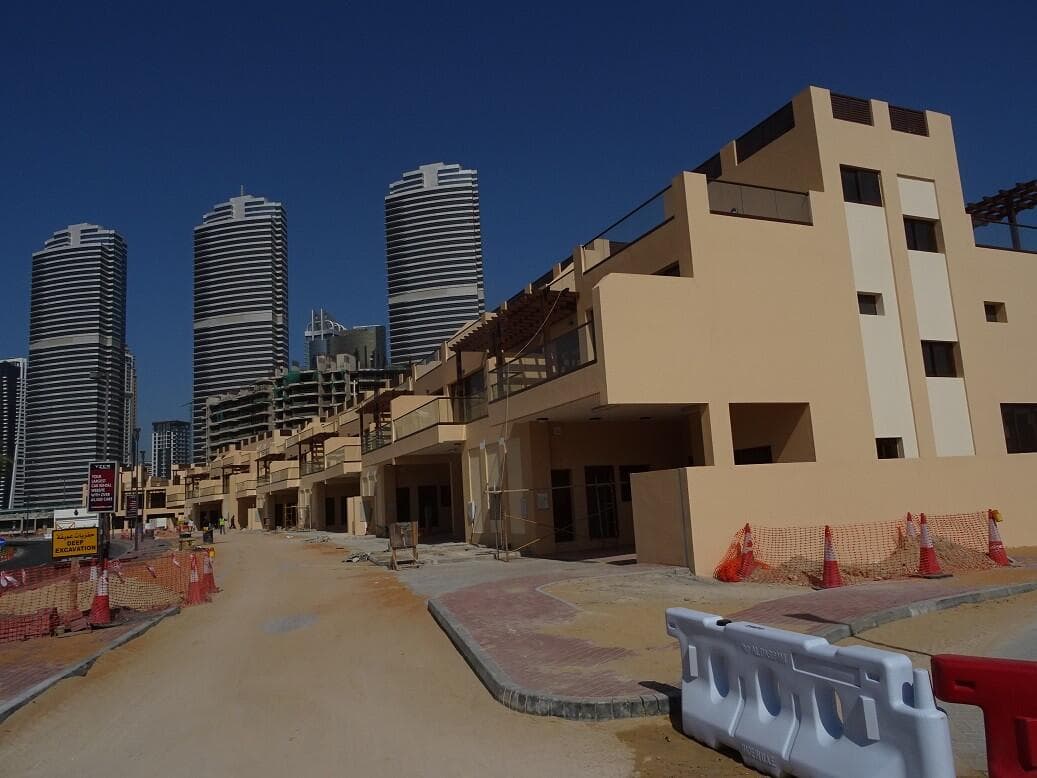 Townhouses At Jumeirah Islands - Construction