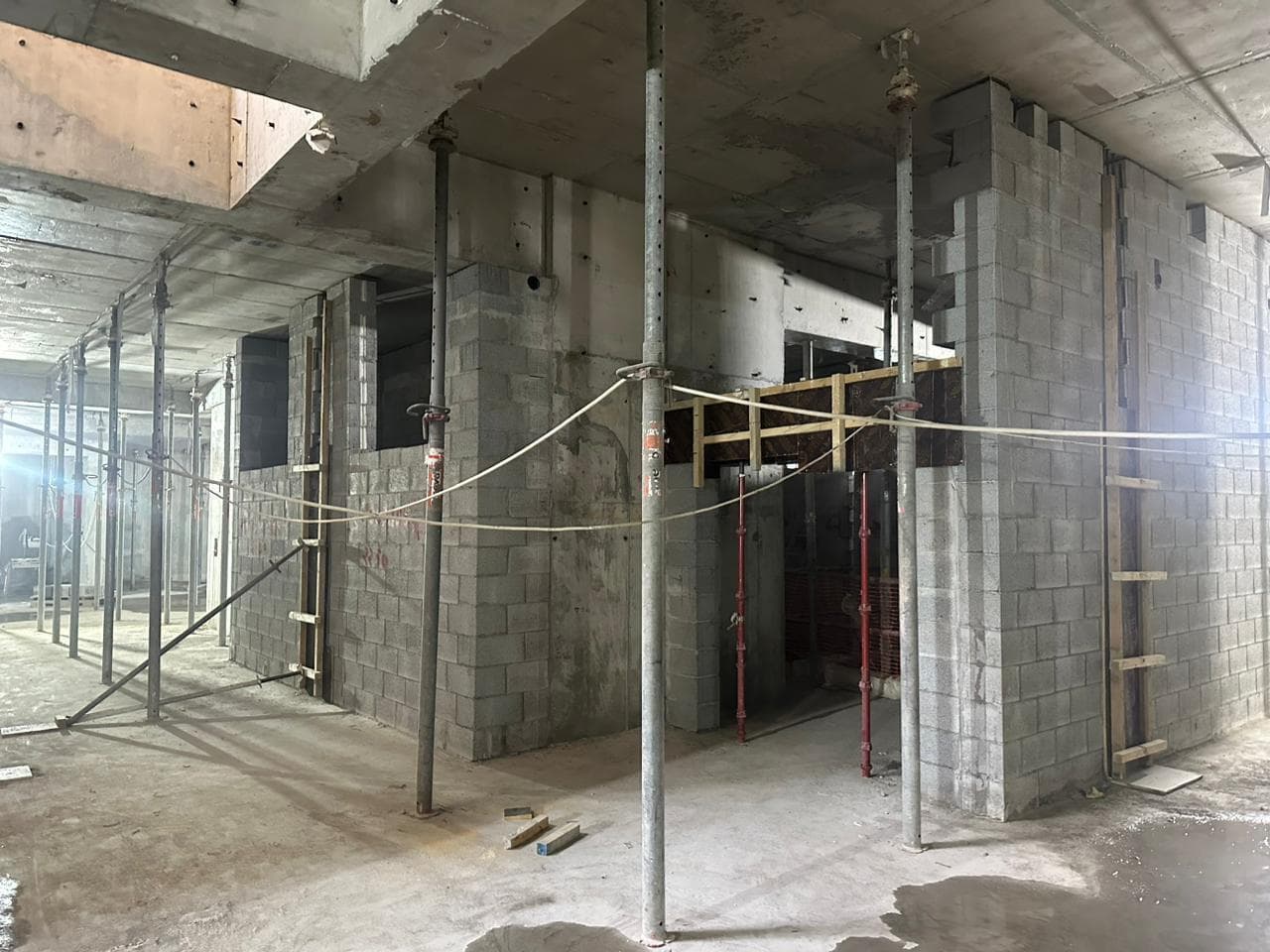 Elvira - Construction