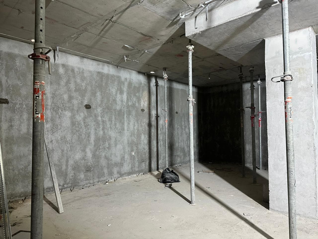 Elvira - Construction