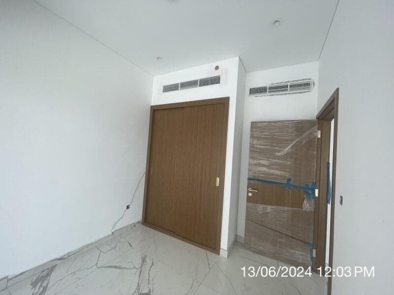 Riviera 61 - Construction