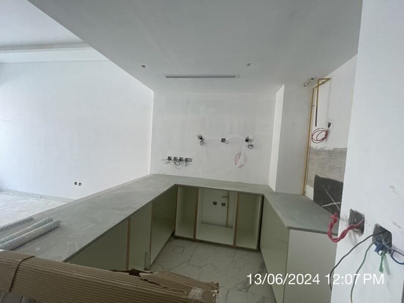 Riviera 61 - Construction