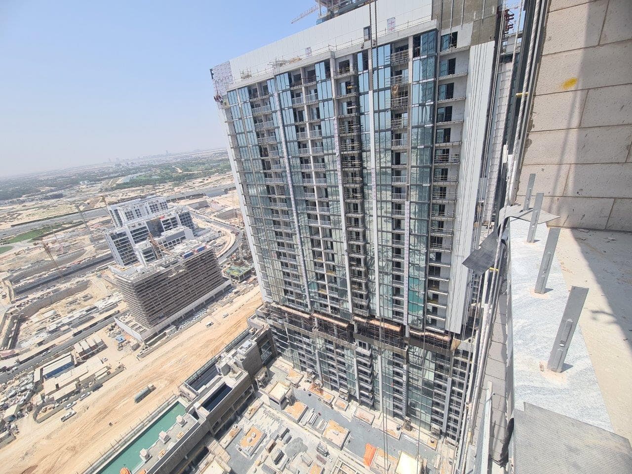 The Crest - Construction