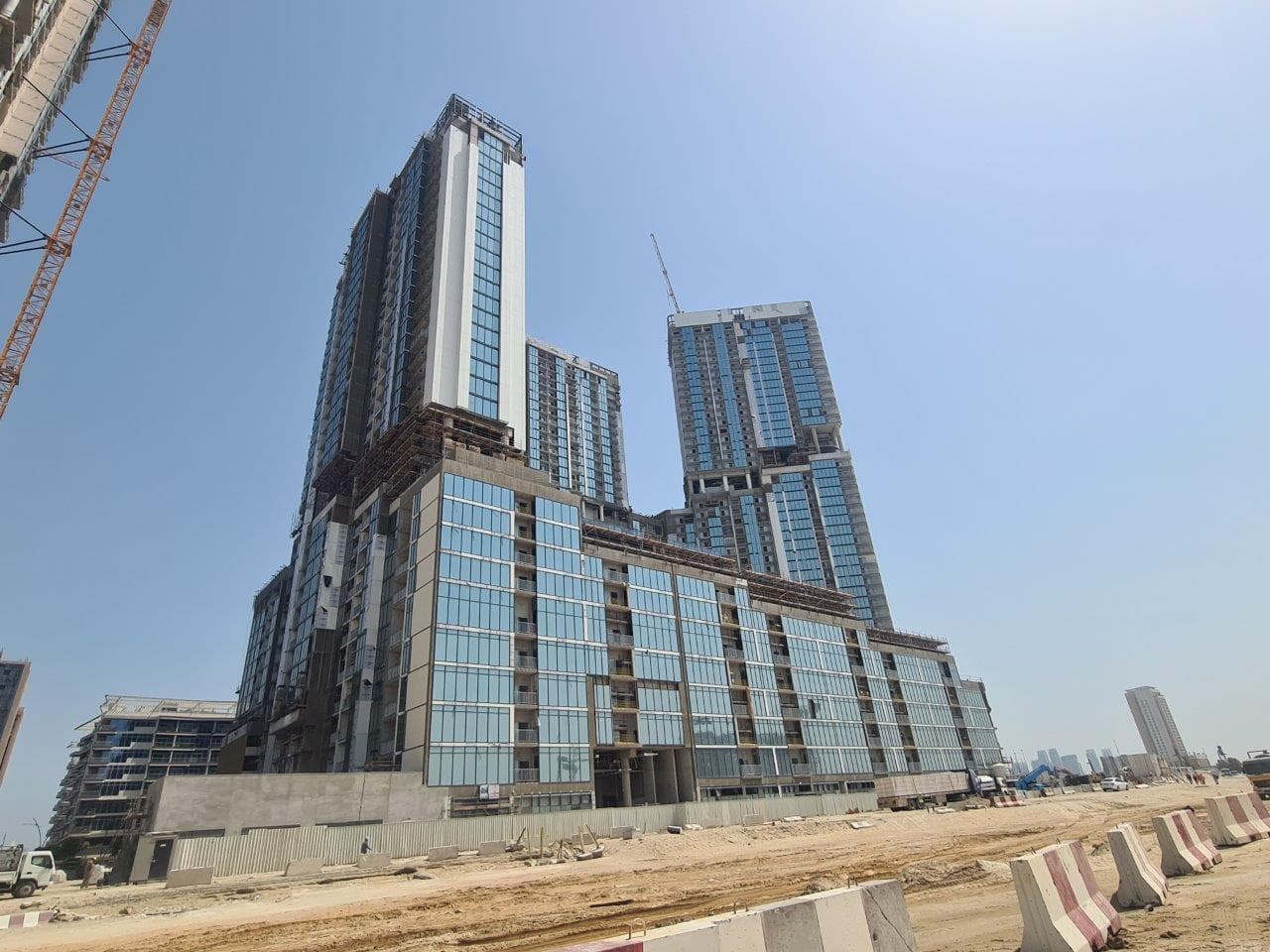 The Crest - Construction