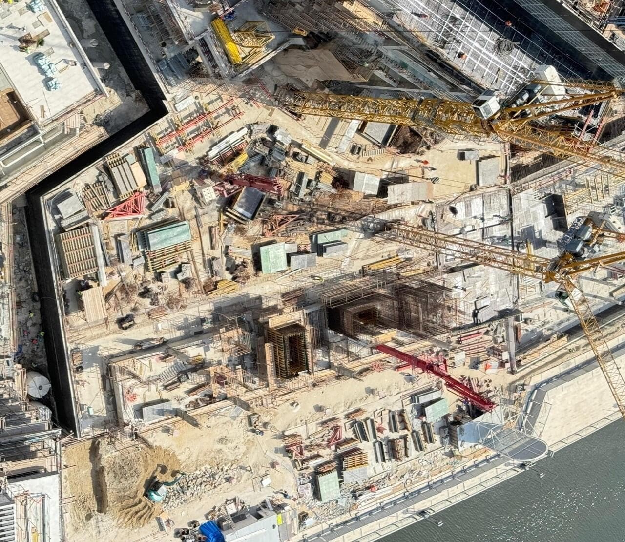 Peninsula Four - Construction