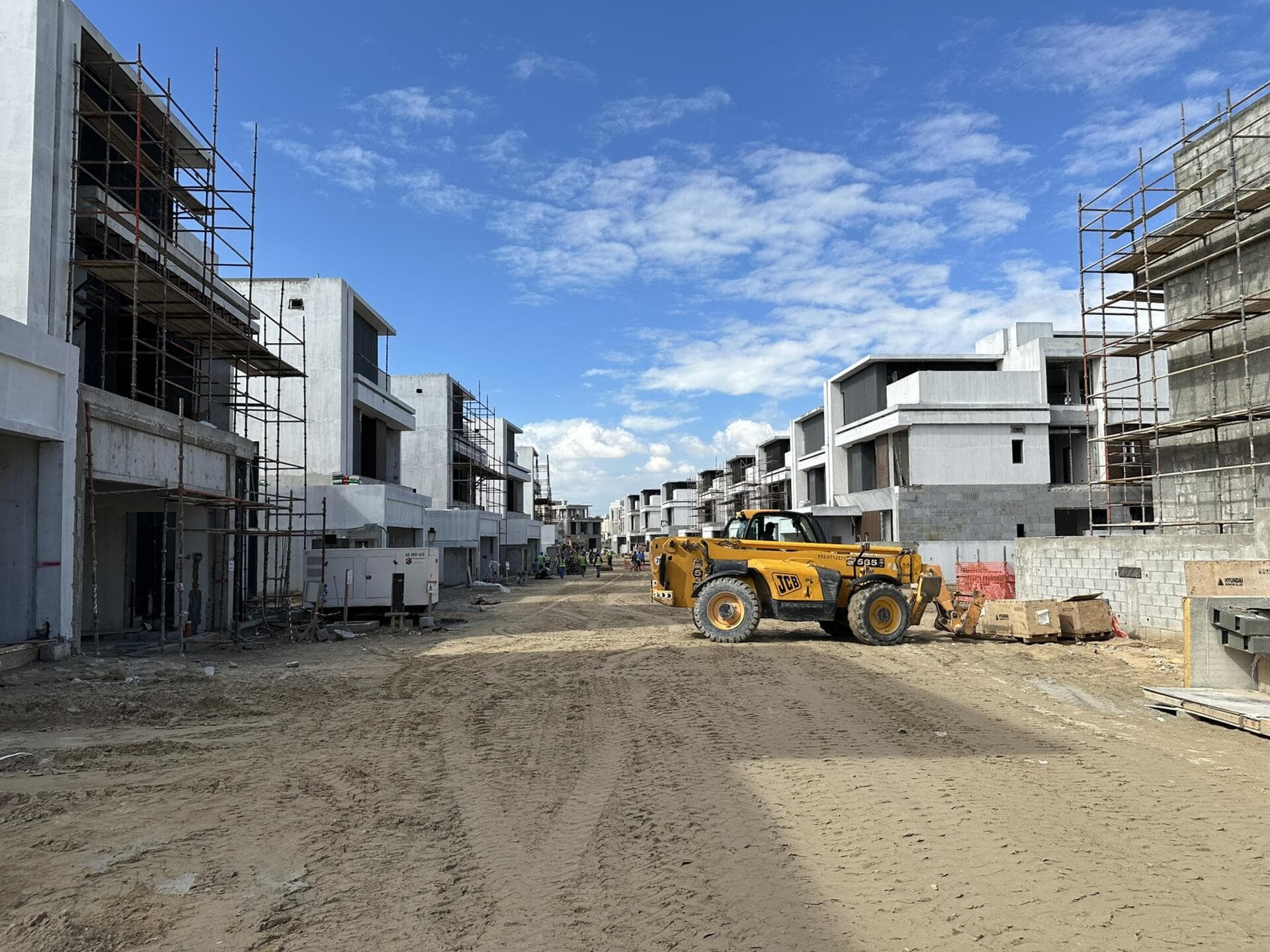 Paradise Hills - Construction