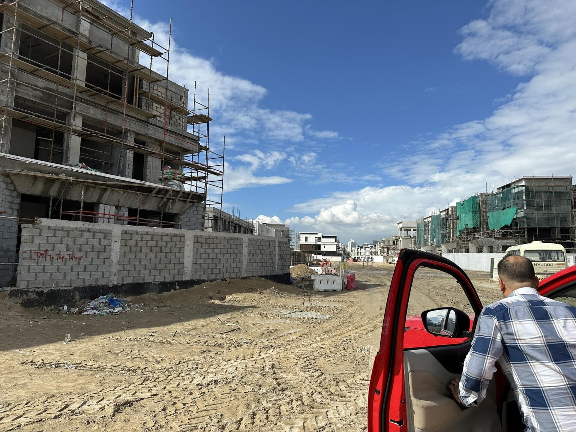 Paradise Hills - Construction