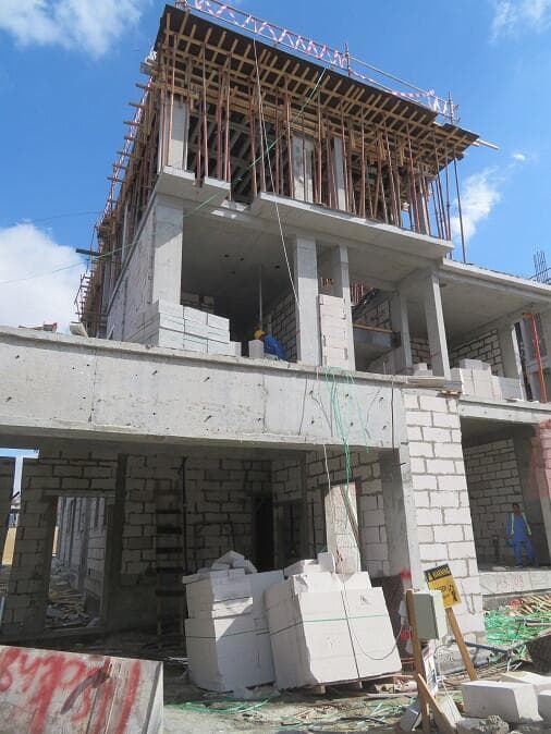 Paradise Hills - Construction