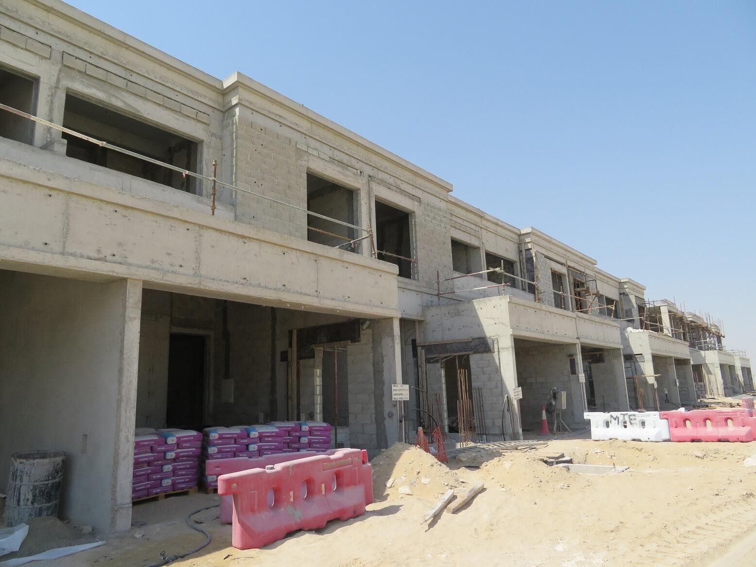 Paradise Hills - Construction
