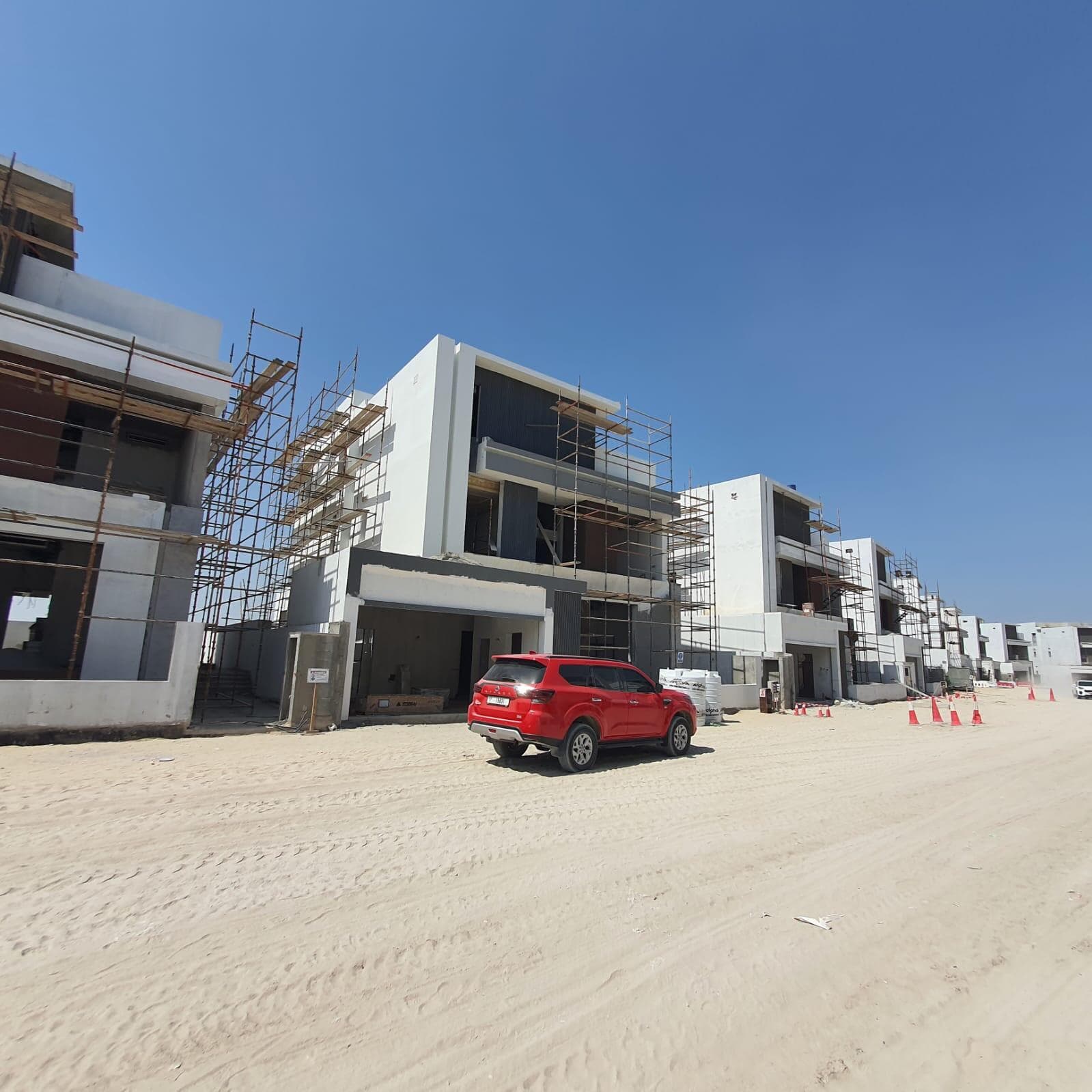 Paradise Hills - Construction