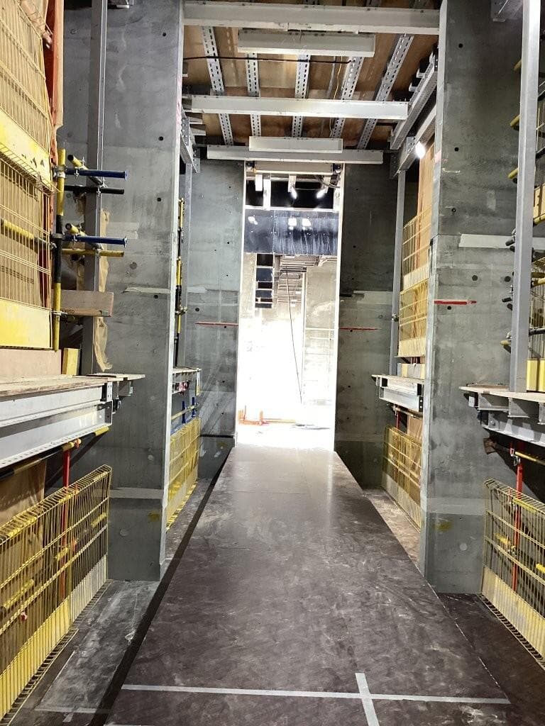 360 Riverside Crescent - Construction