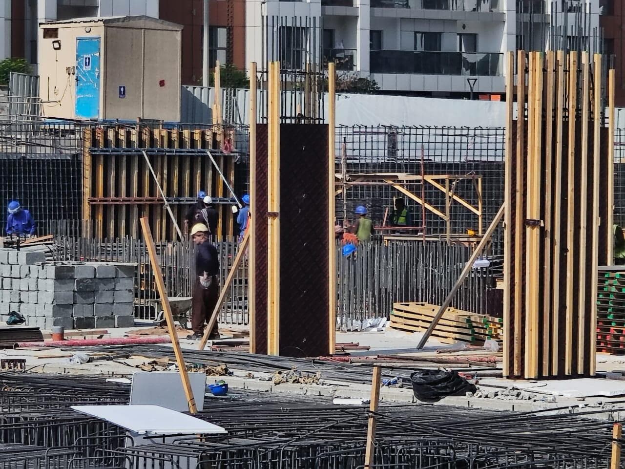 Floarea Grande - Construction