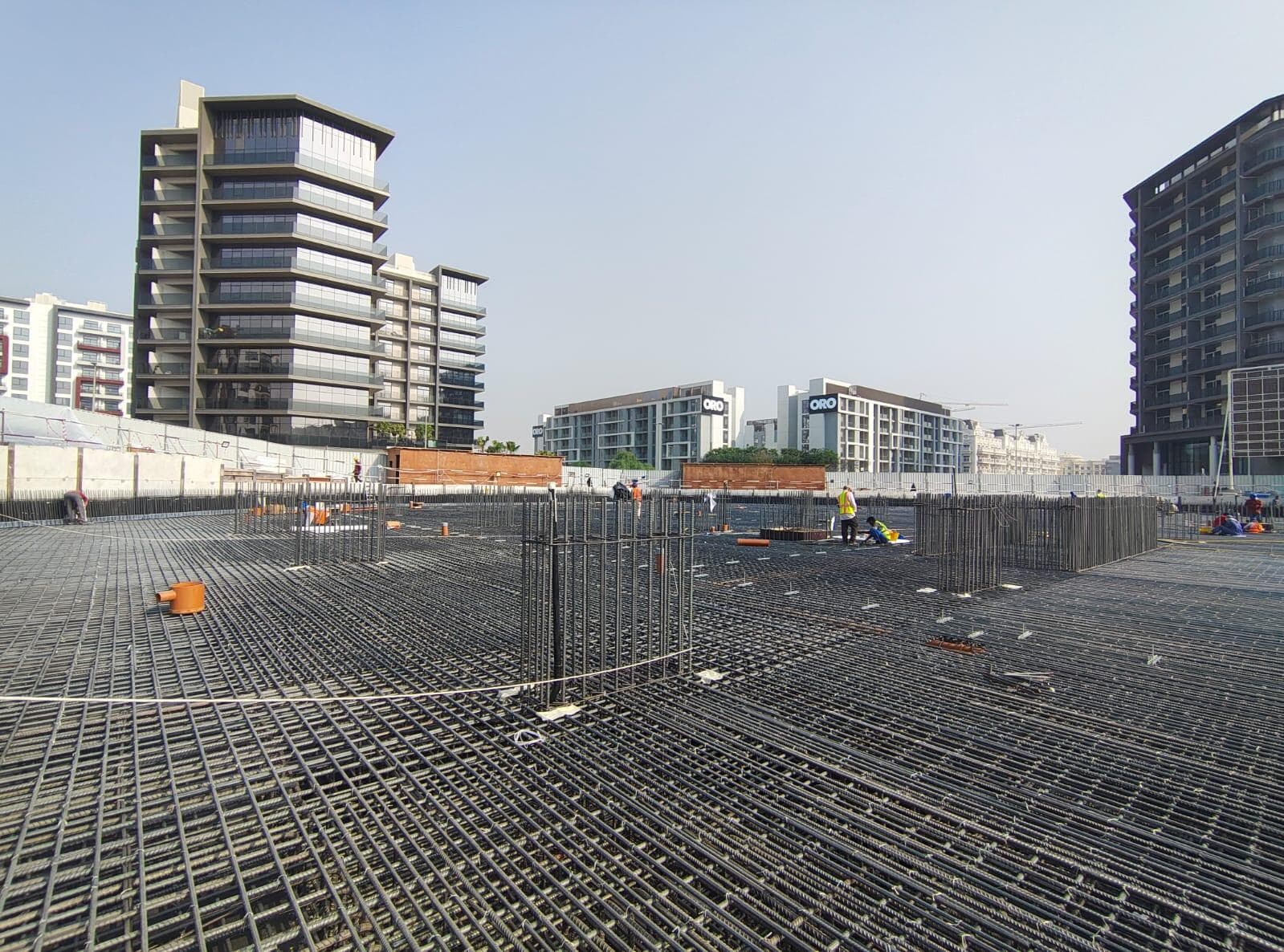 Floarea Grande - Construction