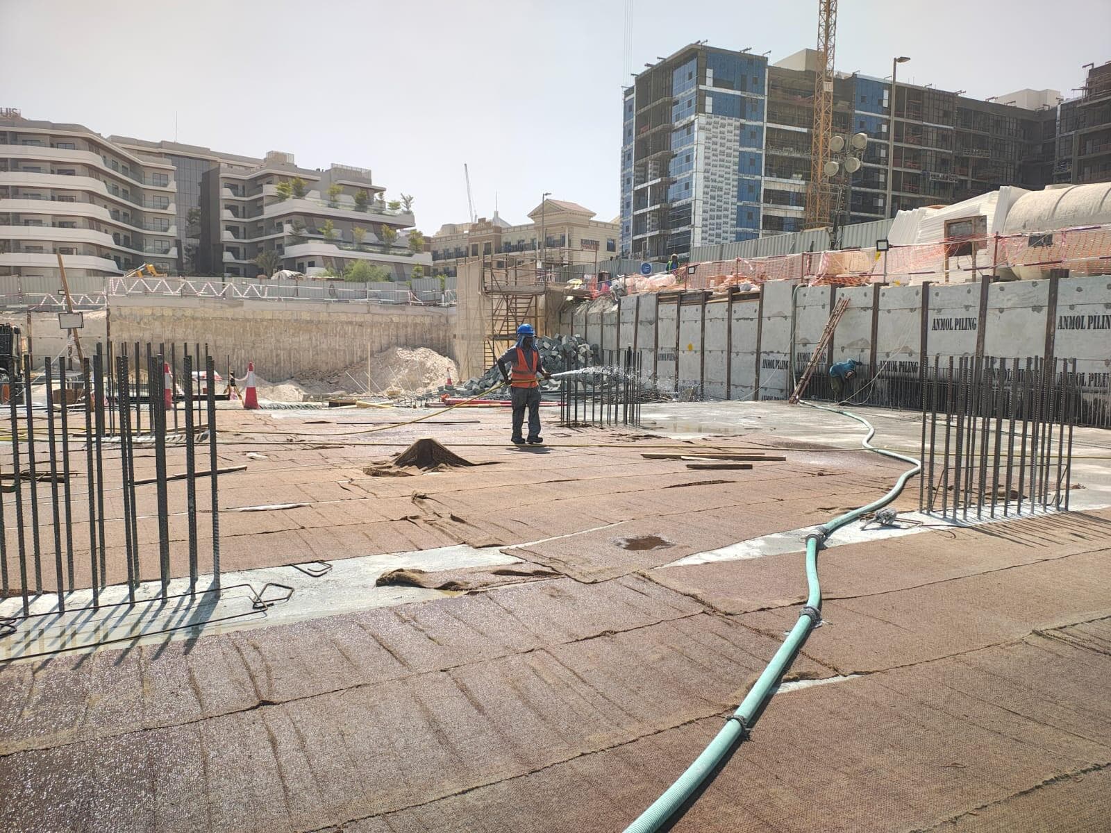 Floarea Grande - Construction