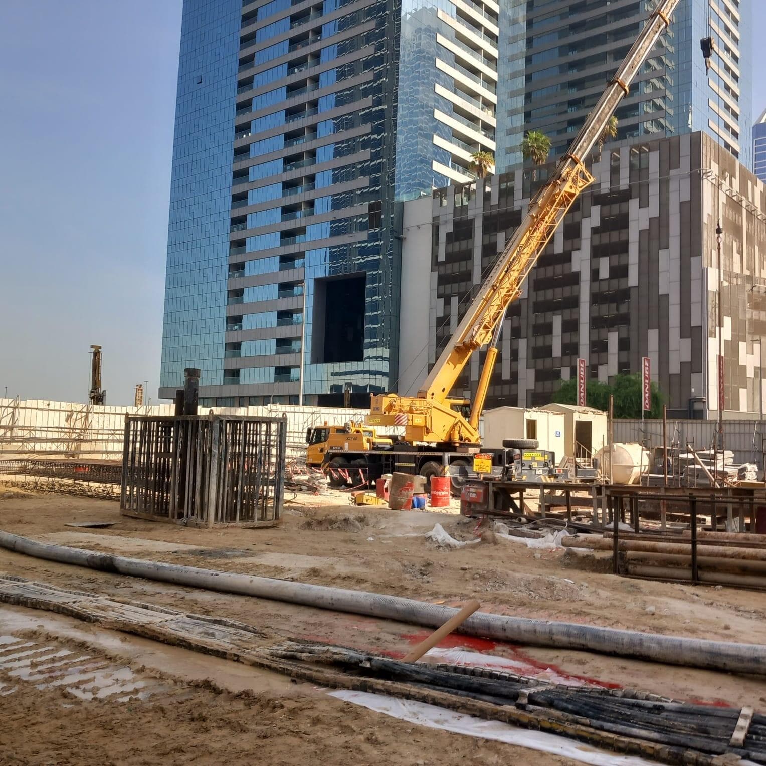 Bayz 102 - Construction