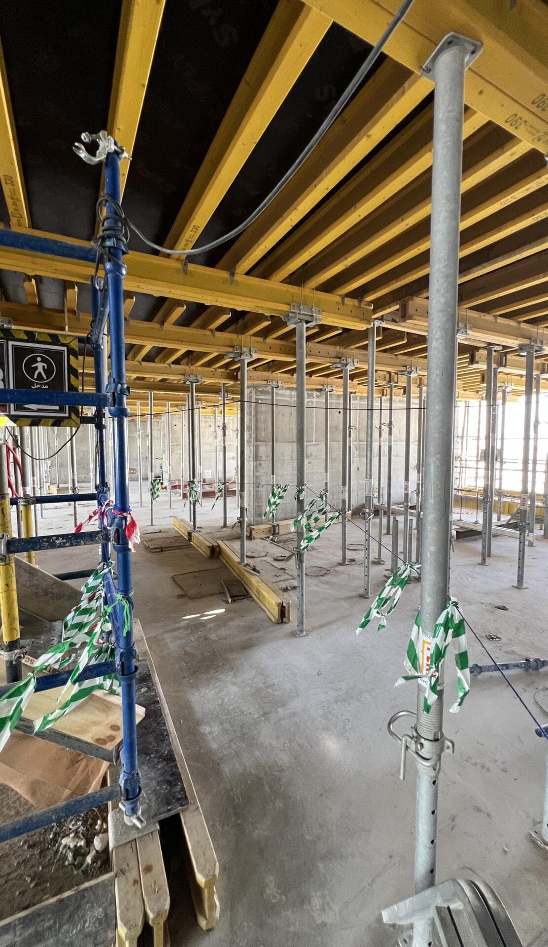 310 Riverside Crescent - Construction