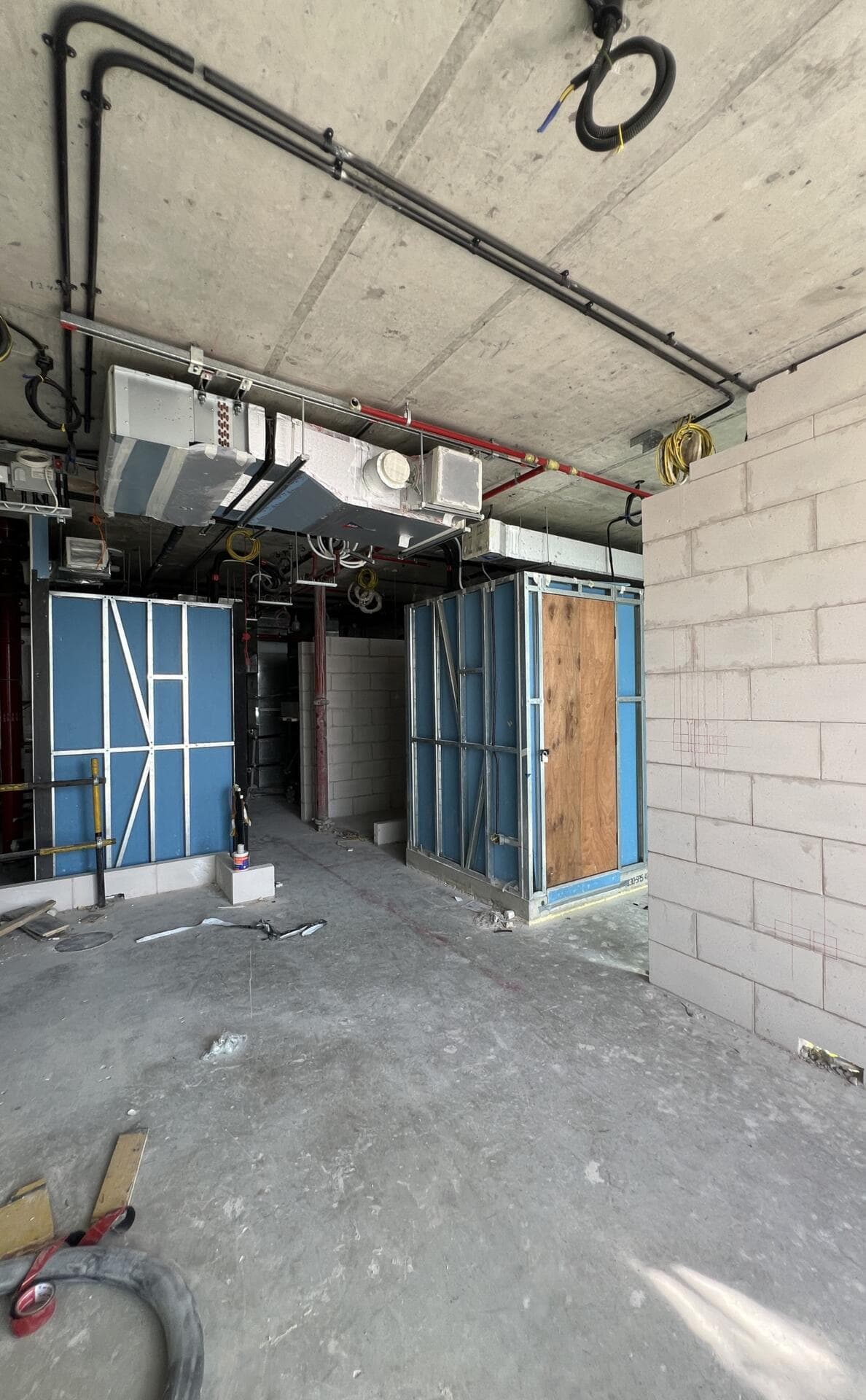 310 Riverside Crescent - Construction