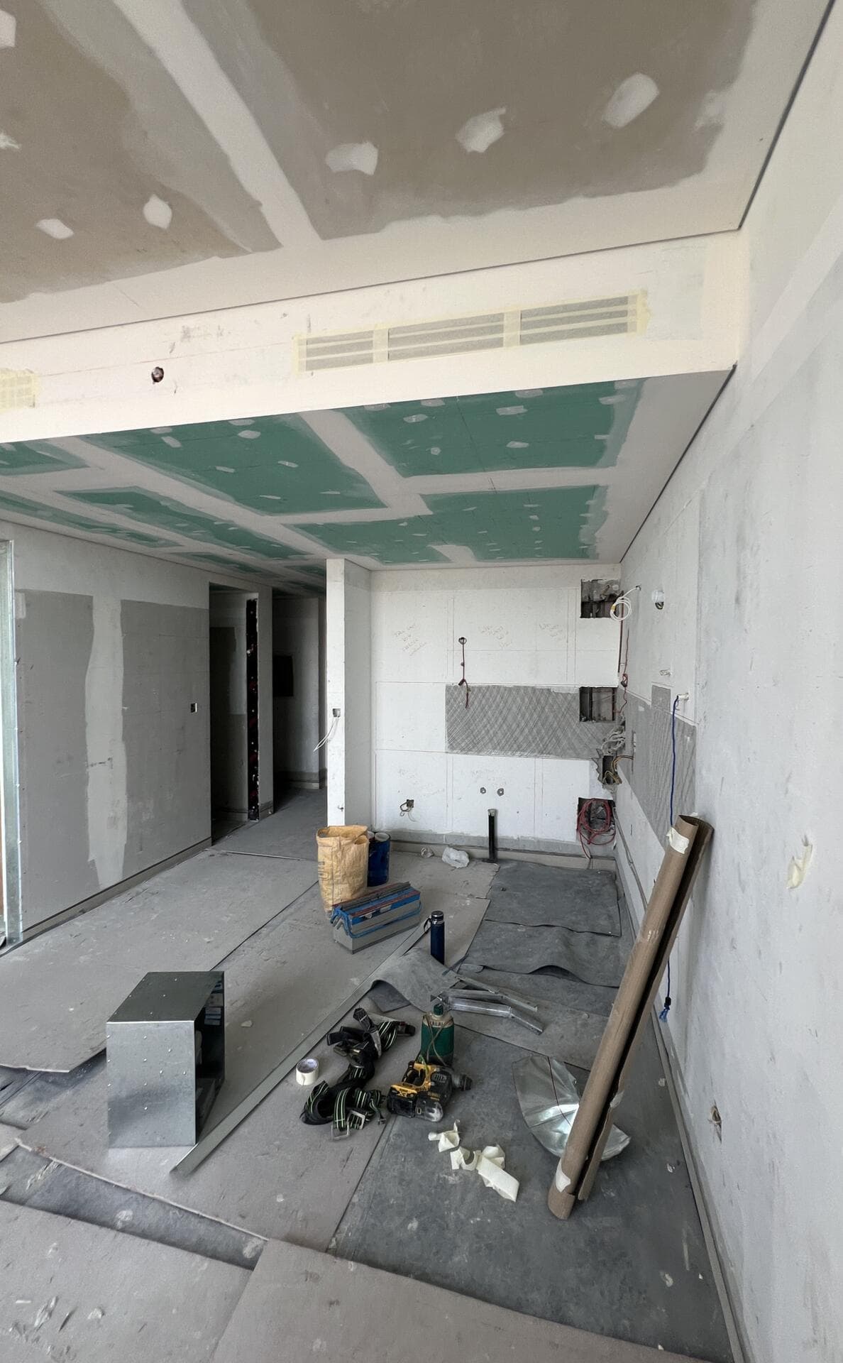 330 Riverside Crescent - Construction