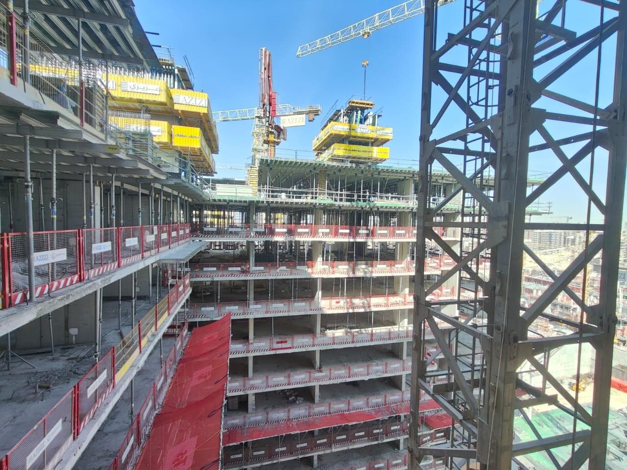Azizi Venice 13 - Construction