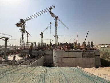 Azizi Venice 13 - Construction