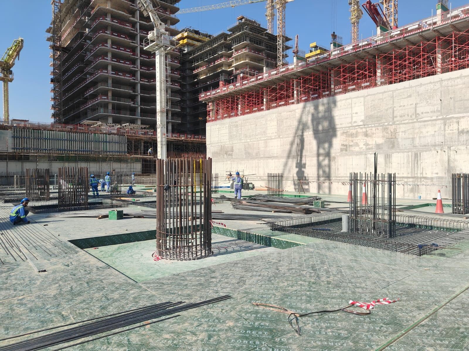 Azizi Venice 12 - Construction