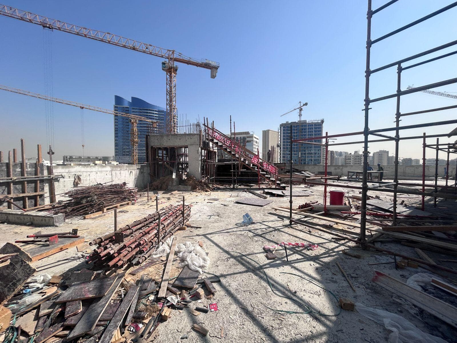 Lateral One - Construction