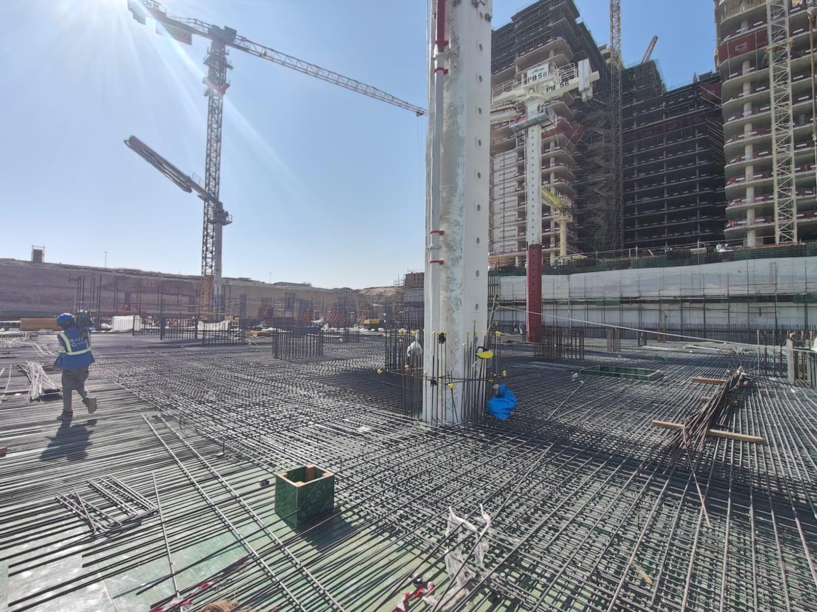 Azizi Venice 12 - Construction